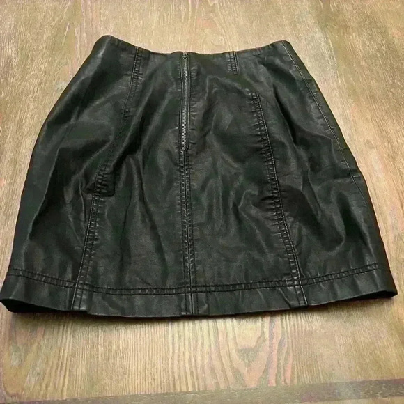Free People Size 0 black skirt - Picture 6 of 6